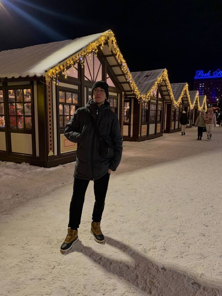  32435495  Matvey, 22 ,    