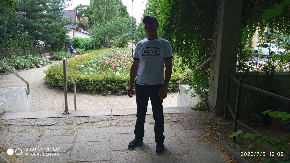  21709655  Aziz, 48 ,    