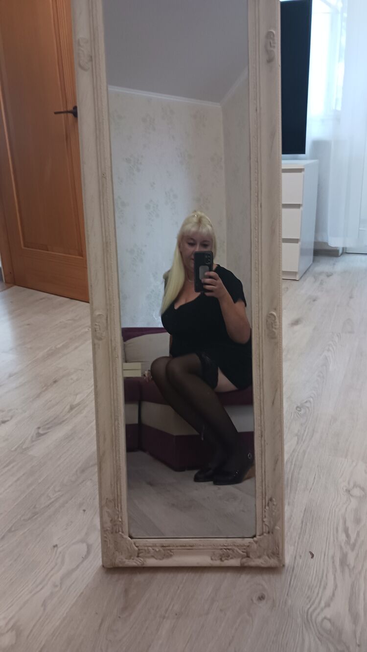  46887595  LISA, 52 ,    