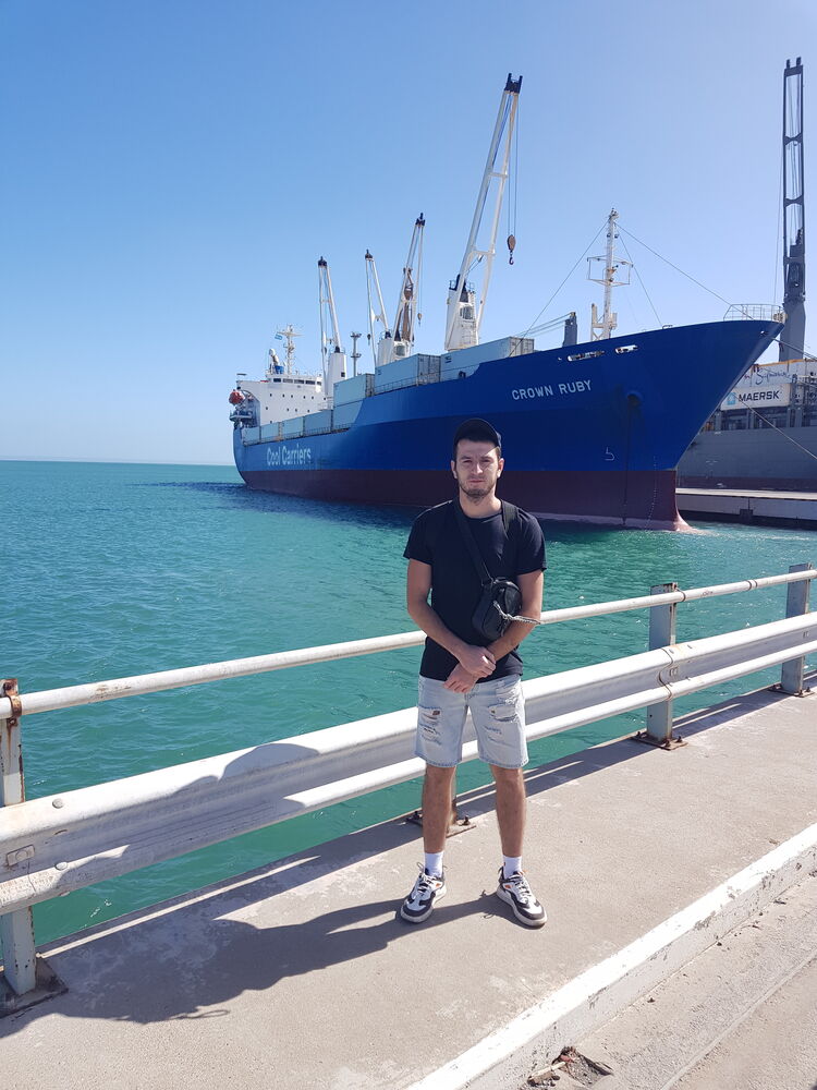  ,   Alik, 28 ,   