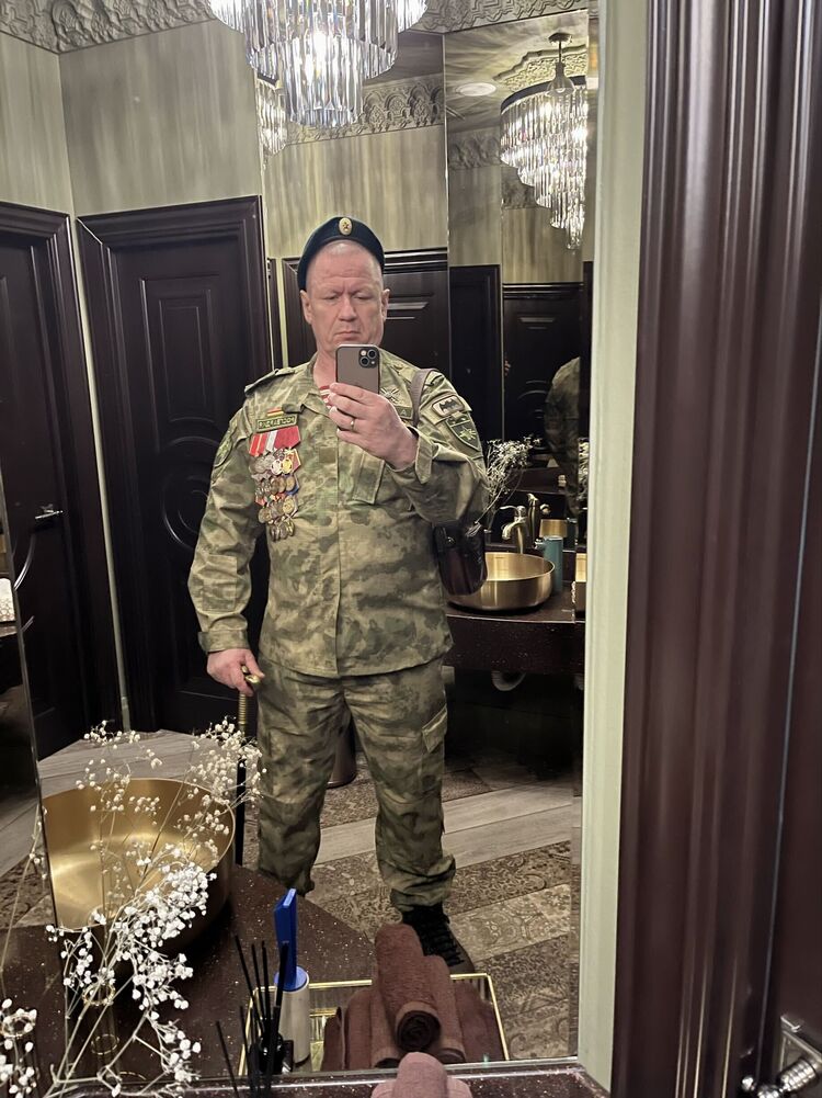  ,   Vlad, 57 ,   c 