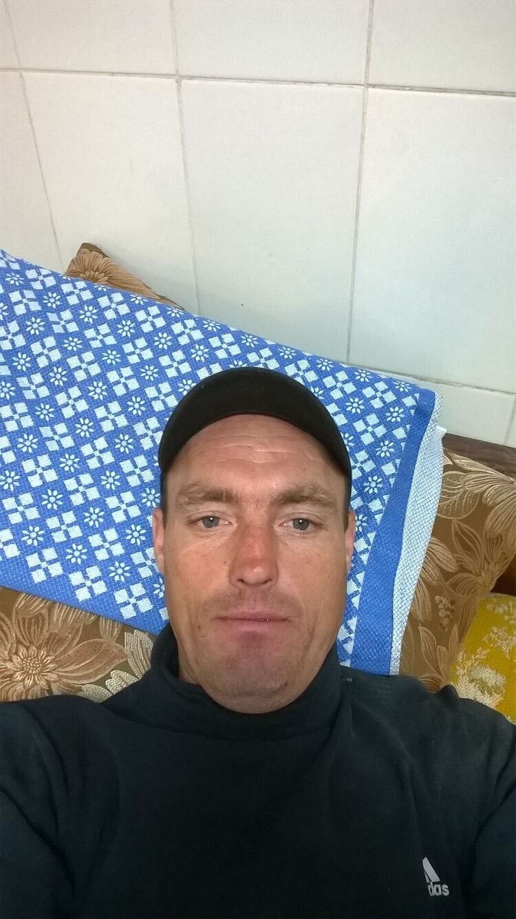  27028925  Petr, 39 ,    