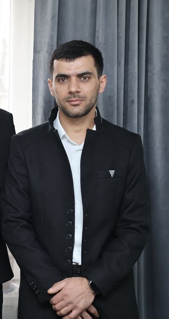  54716735  Narek, 29 ,    