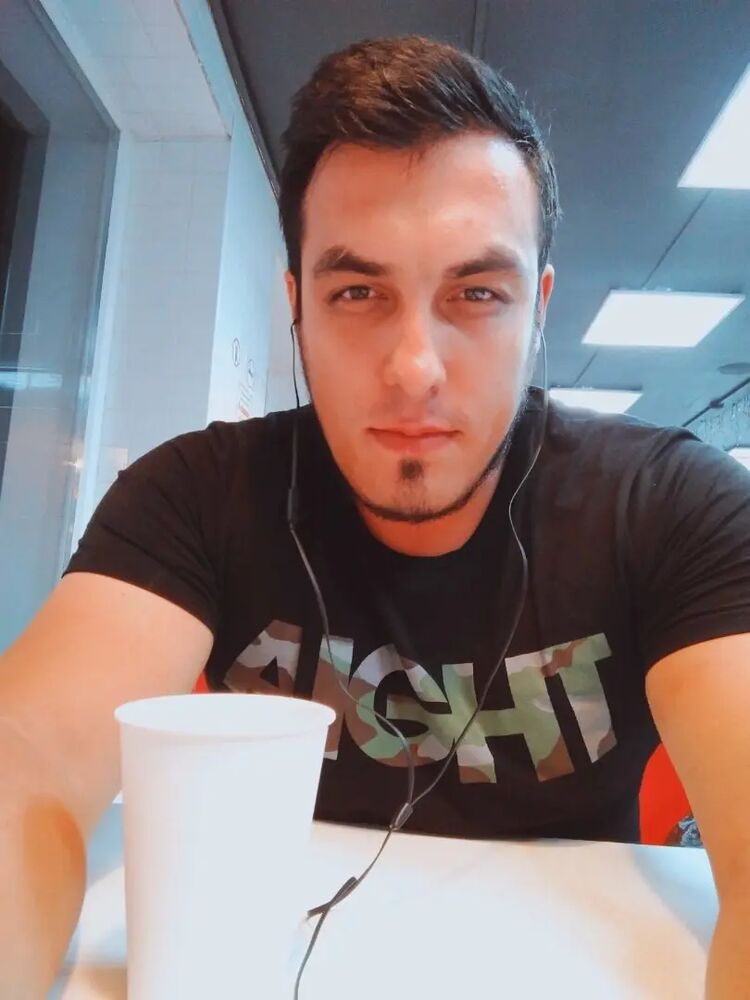  ,   Ruslan, 36 ,   ,   , c 