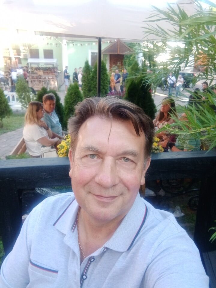  52682615  Sergei, 56 ,    -