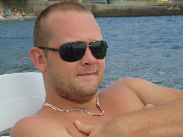  8318205  Denis, 39 ,    