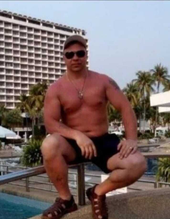  ,   Alex, 42 ,   ,   , c , 