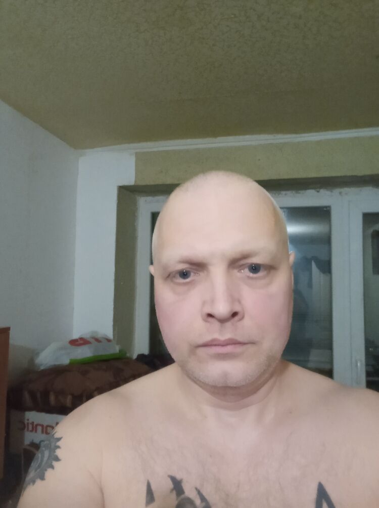  41977935  Alex, 48 ,    