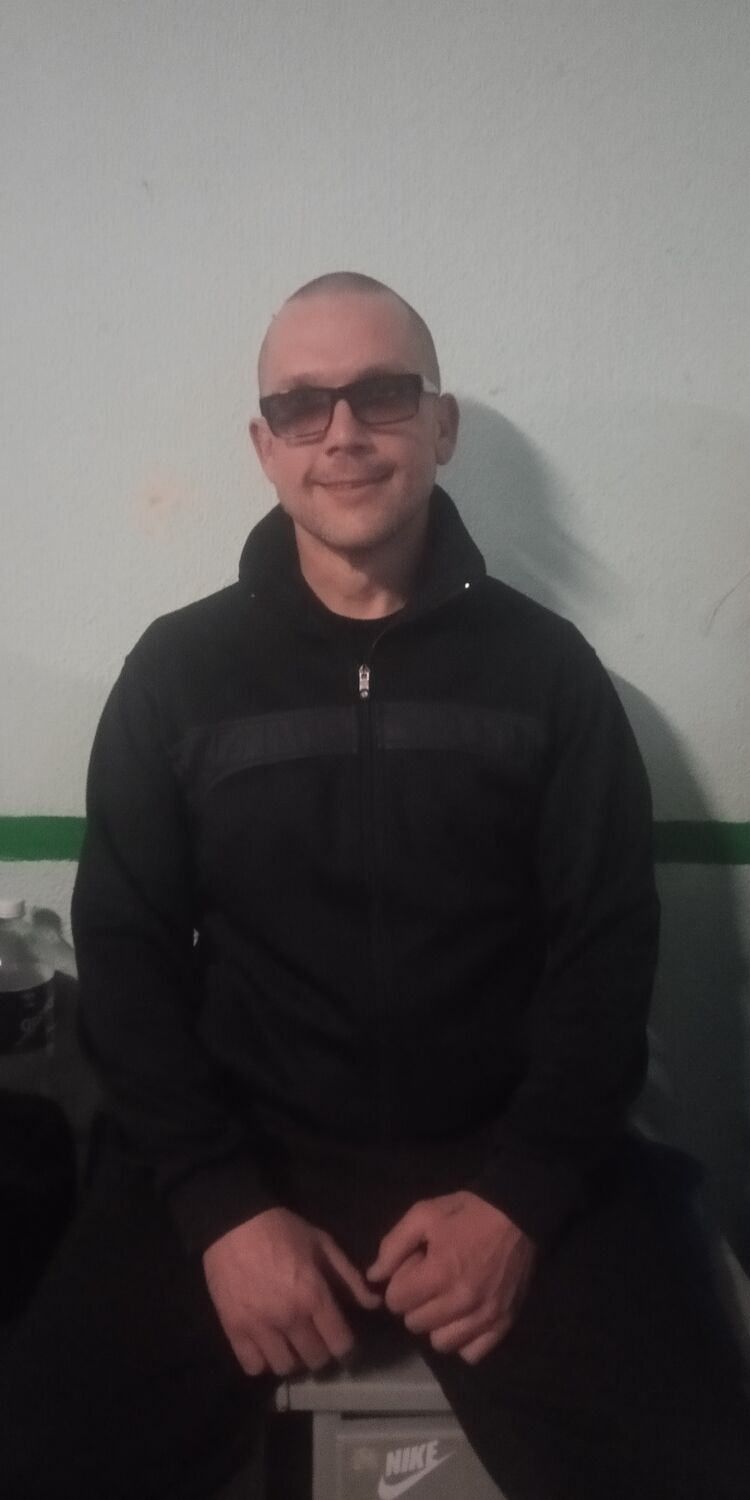  33387425  Denis, 41 ,    
