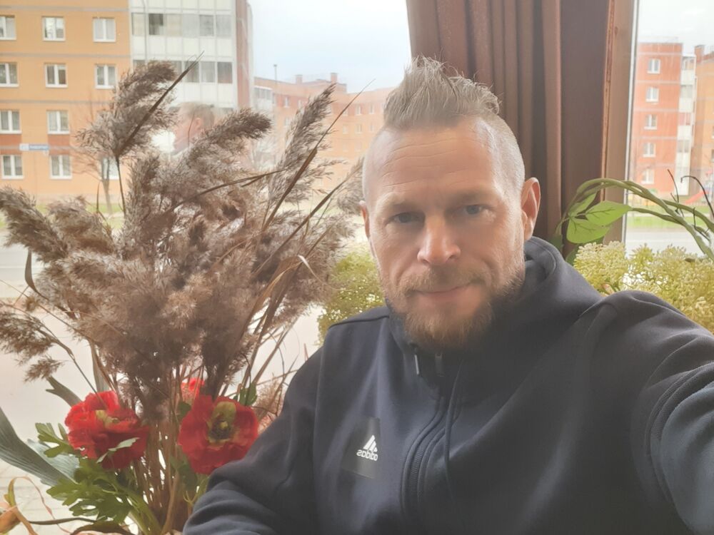  -,   Denis, 49 ,   ,   