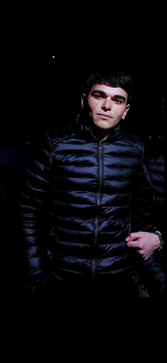  54513235  Garik, 22 ,    