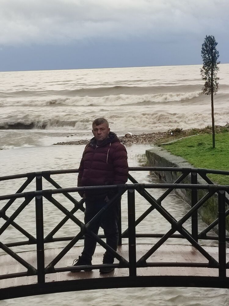  ,   Mehmet, 44 ,   ,   