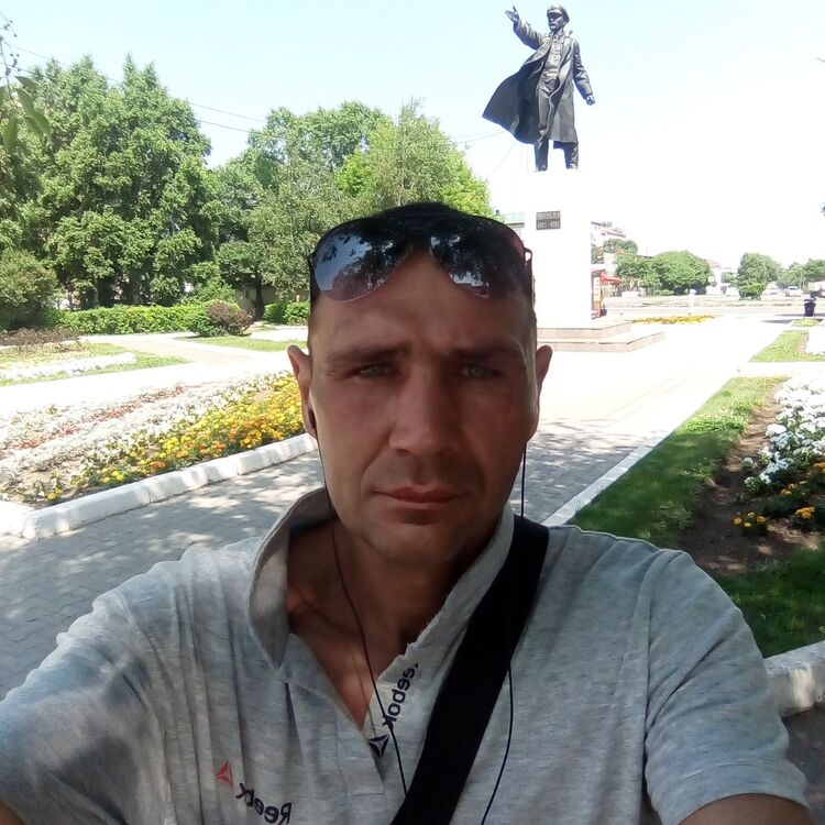  10621535  Alekc, 44 ,    