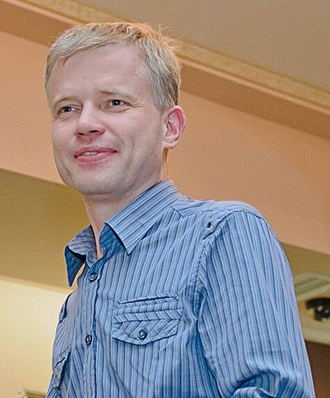  ,   Viktor, 48 ,   