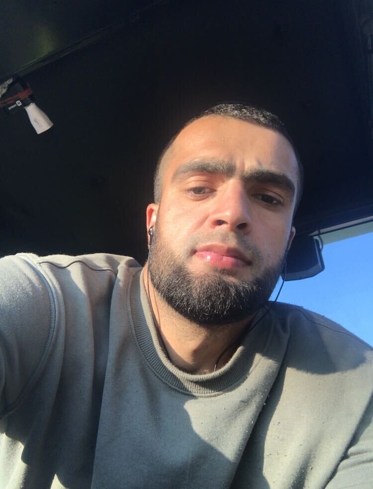  35989655  Ibragim, 32 ,    