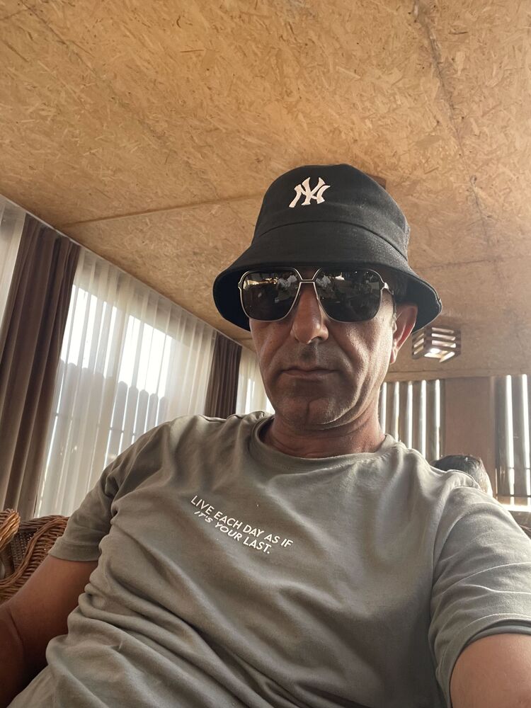  43987815  Mehmet, 43 ,    