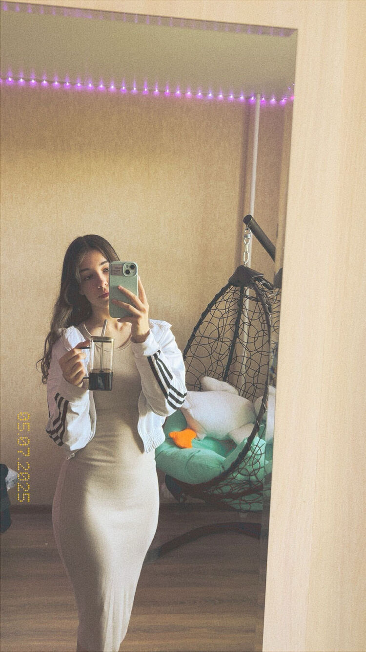  ,   Anastasia, 19 ,   c , 