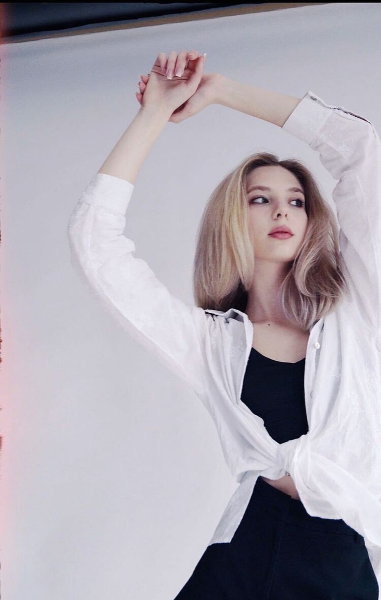  33567835  Milena, 25 ,    