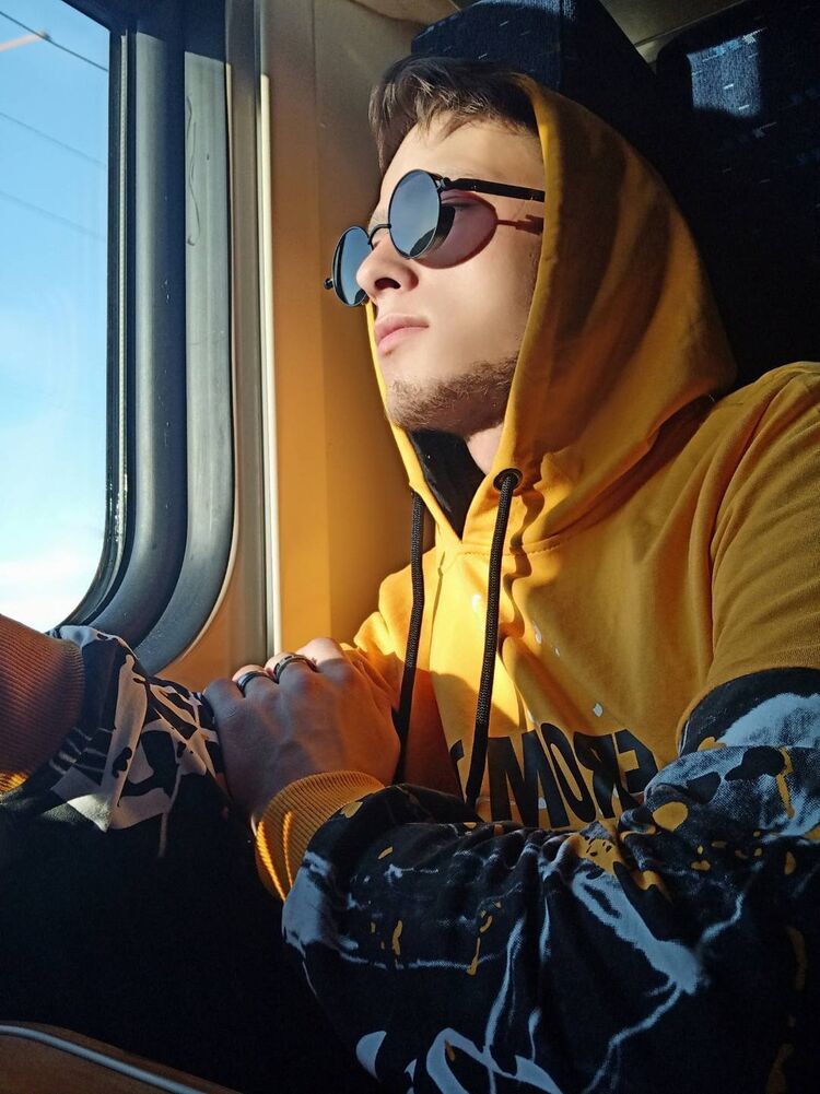  28359785  Nikits, 25 ,    