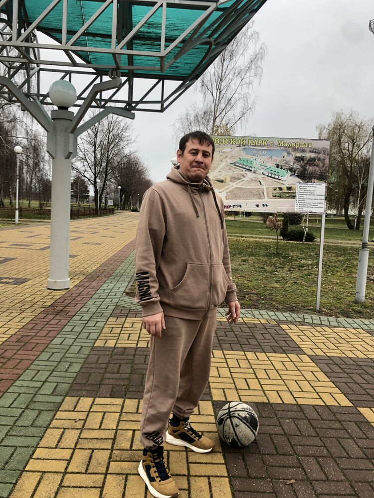  ,   Denis, 40 ,   