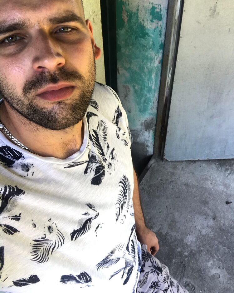  22057945  , 32 ,    