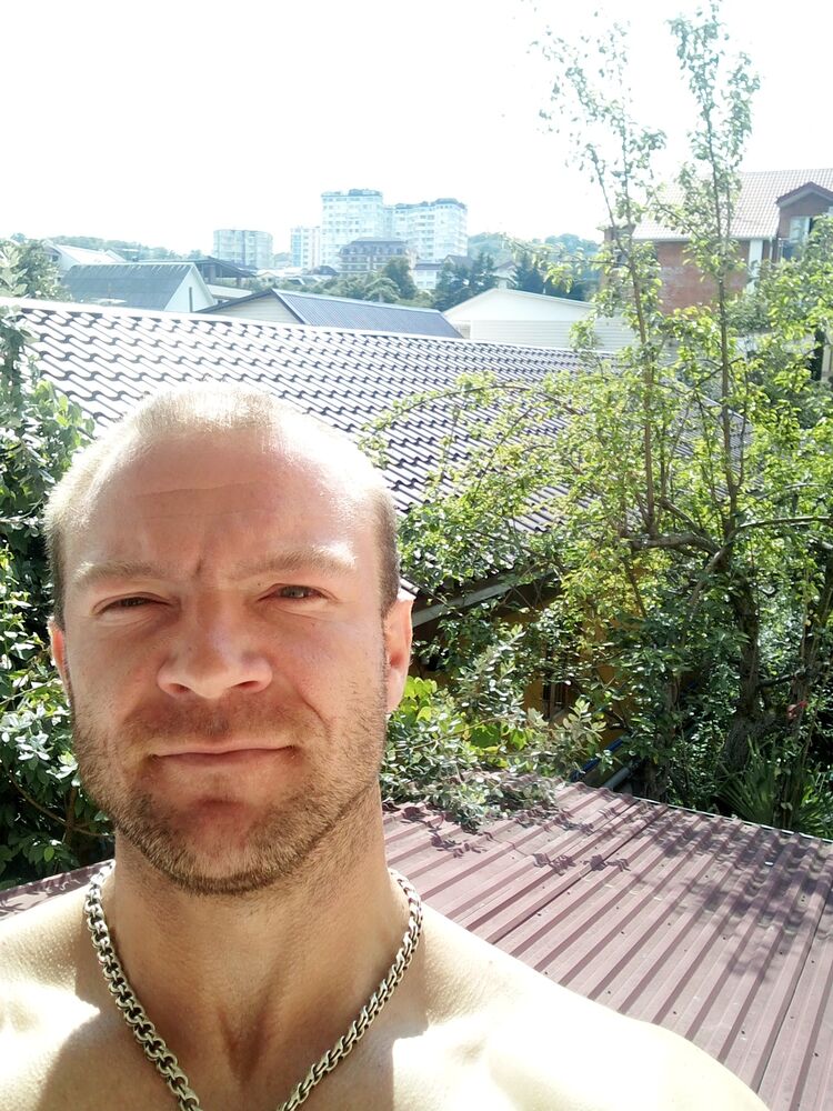 ,   Roman, 37 ,   c 