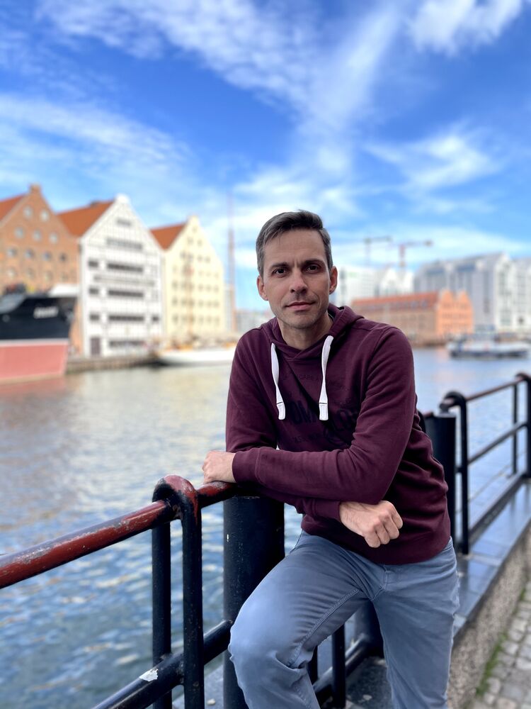  31845515  Aleksei, 39 ,    