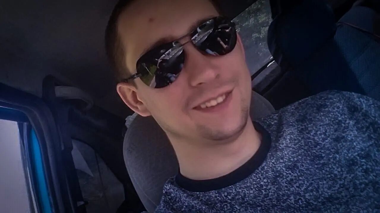  27415915  Gennadi, 28 ,    