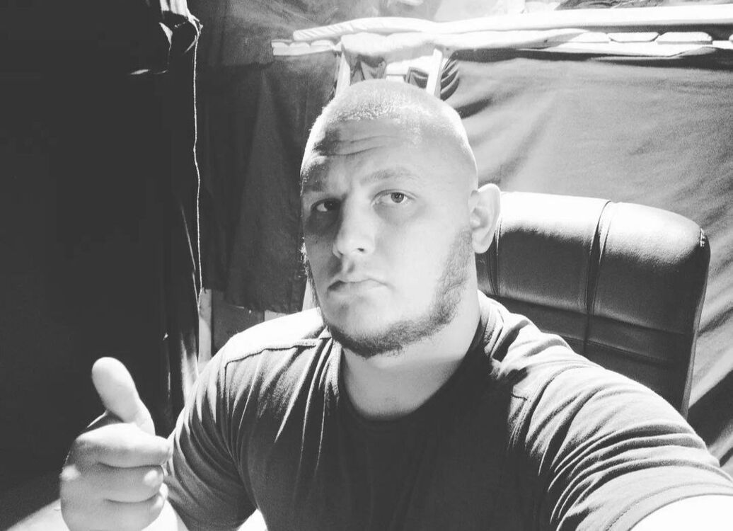  34229465  Viktor, 23 ,    