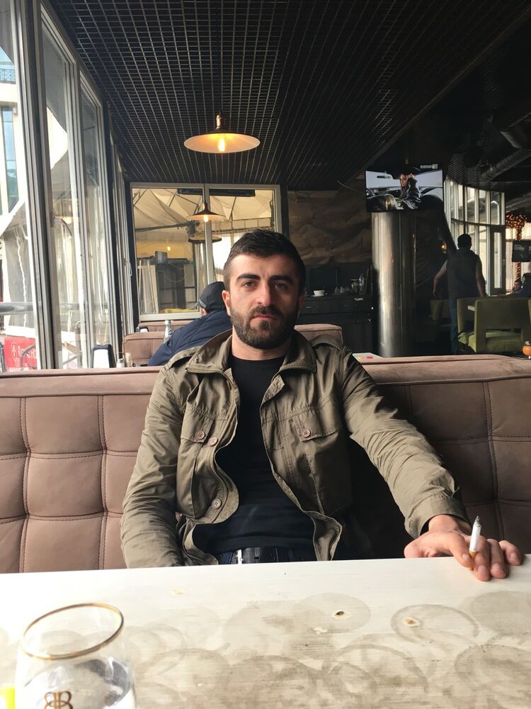  9256195  Ugur, 40 ,    