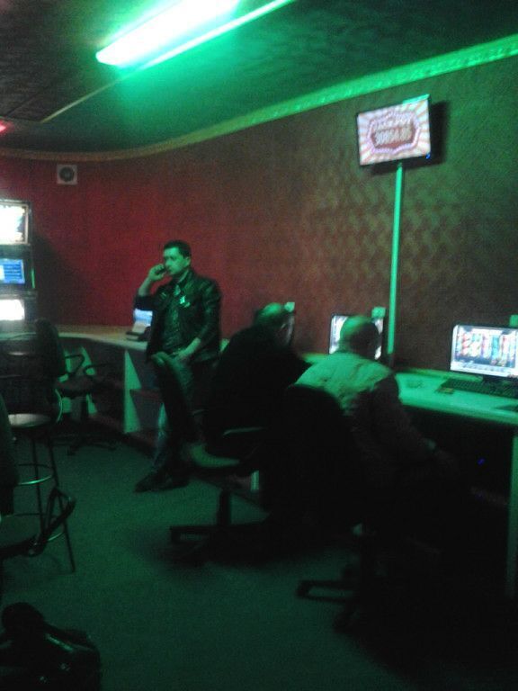 28109555  FarruX, 34 ,    