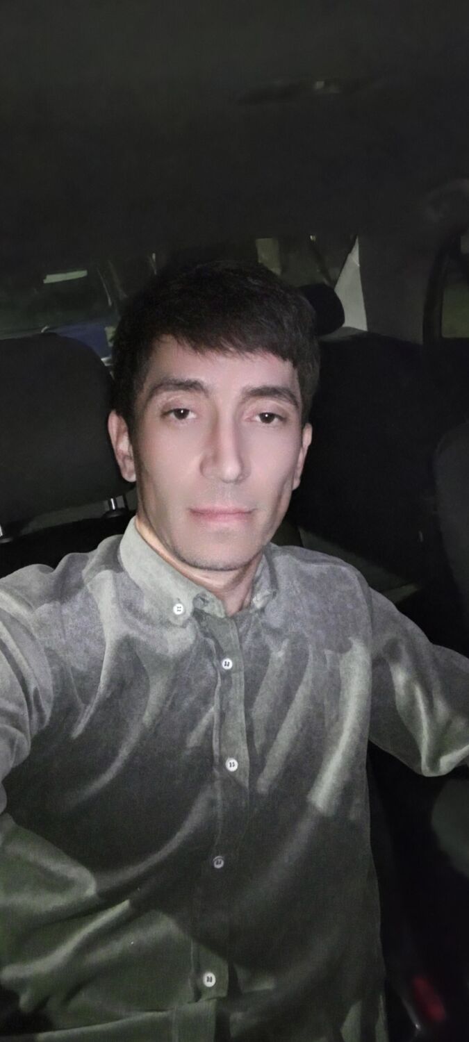  42209905  Karim, 32 ,    