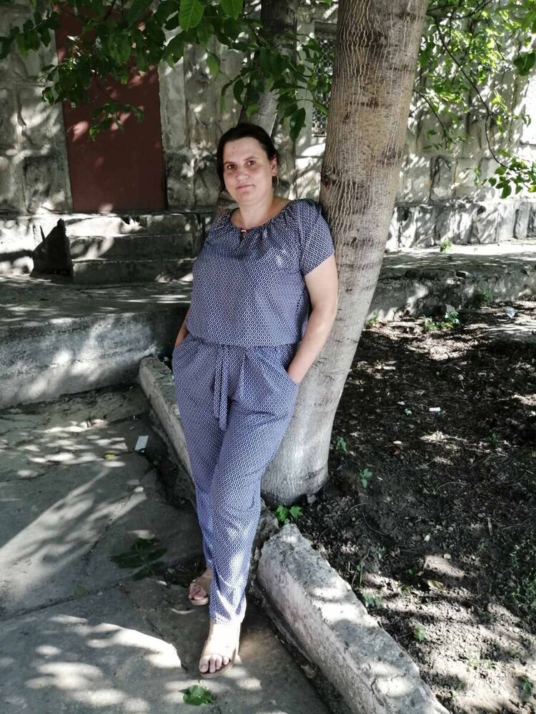  21936405  Elena, 44 ,    