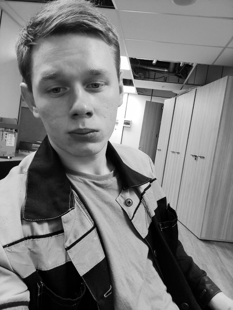  53087805  Viktor, 23 ,    -