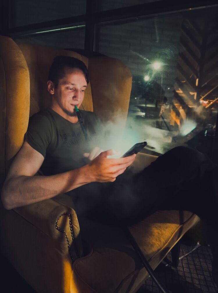  49376205  Anton, 31 ,    