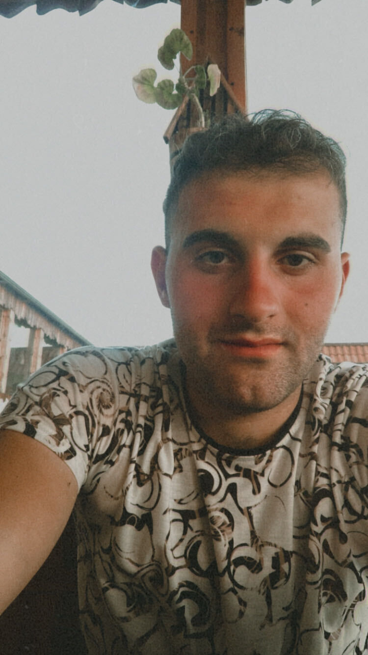  27065305  Vahe, 24 ,    