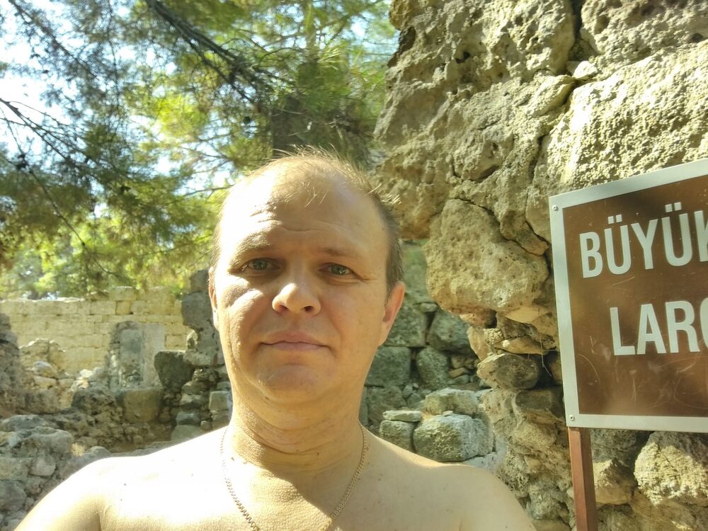  15117215  Viktor, 51 ,    
