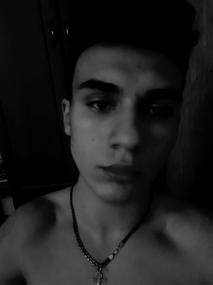  15503585  Vlad, 24 ,    