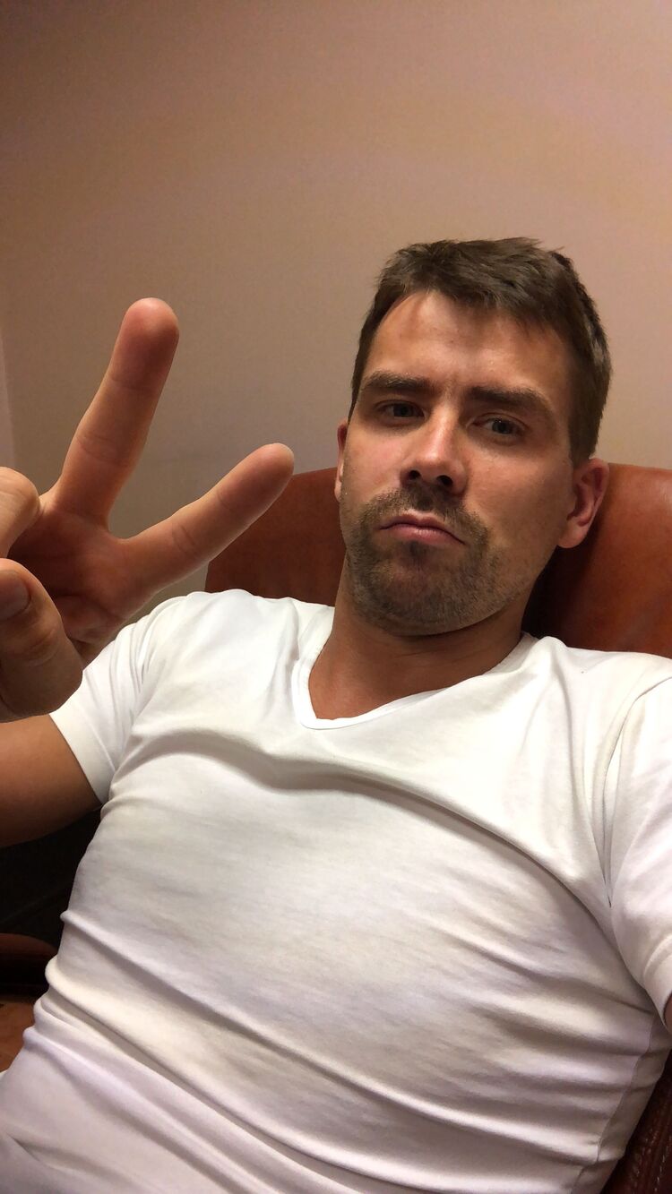  35997595  Alex, 35 ,    
