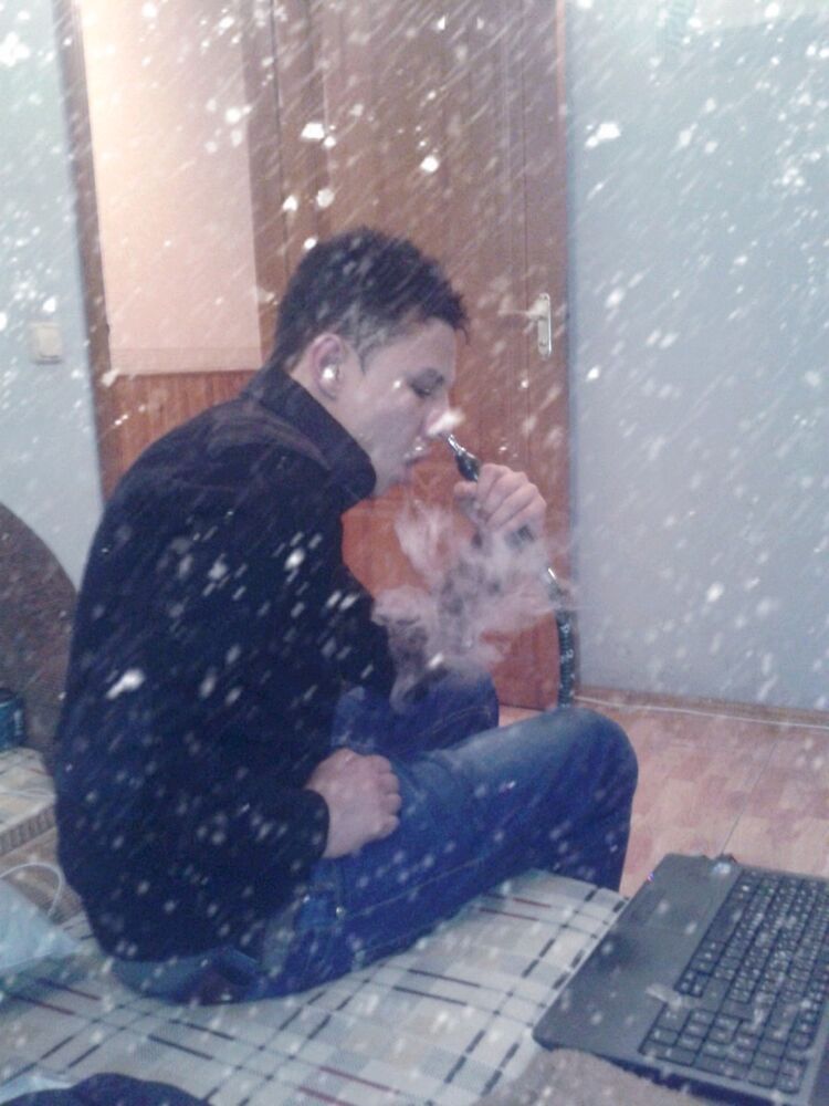  ,   Mehdi, 32 ,   , 