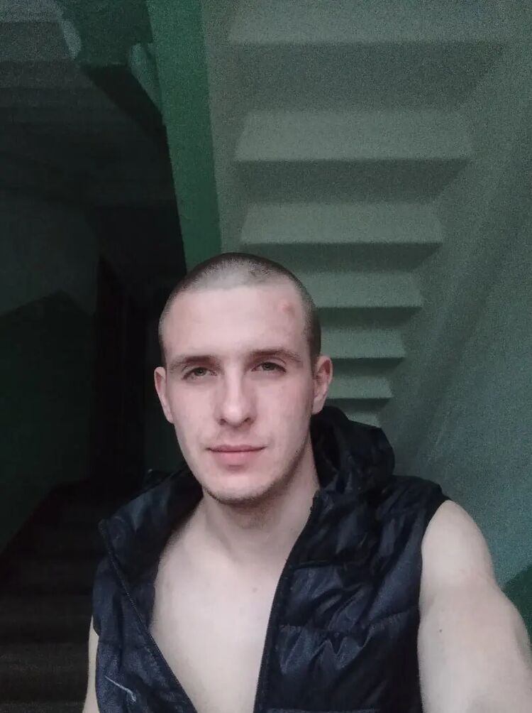  27646435  Artur, 25 ,    