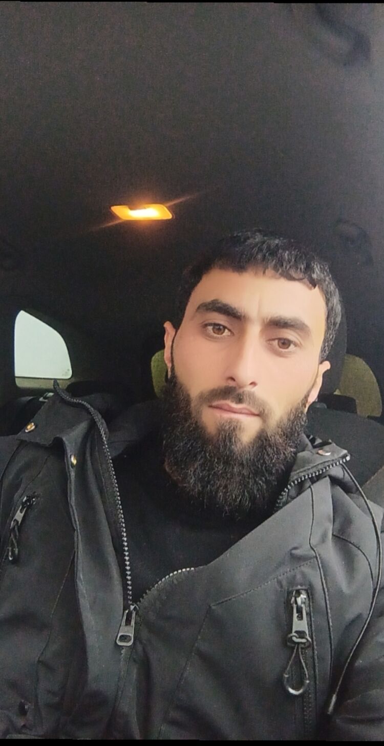  ,   Huseyin, 29 ,     , c , 