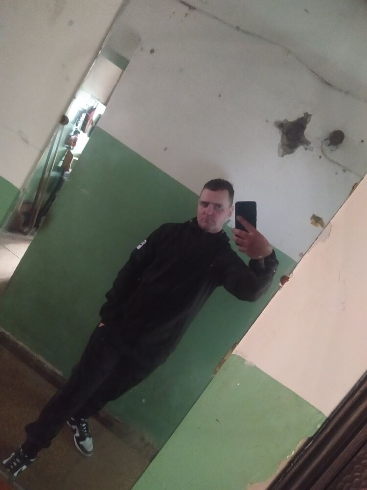  ,   Dima, 37 ,  