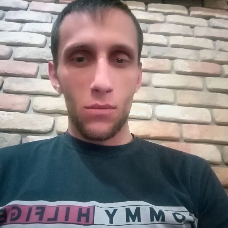  43403685  Pavel, 34 ,    