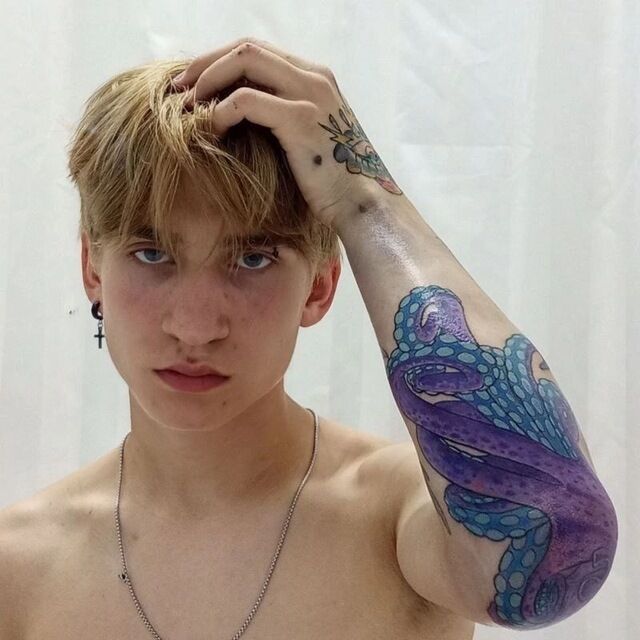  Duivendrecht,   , 18 ,   ,   