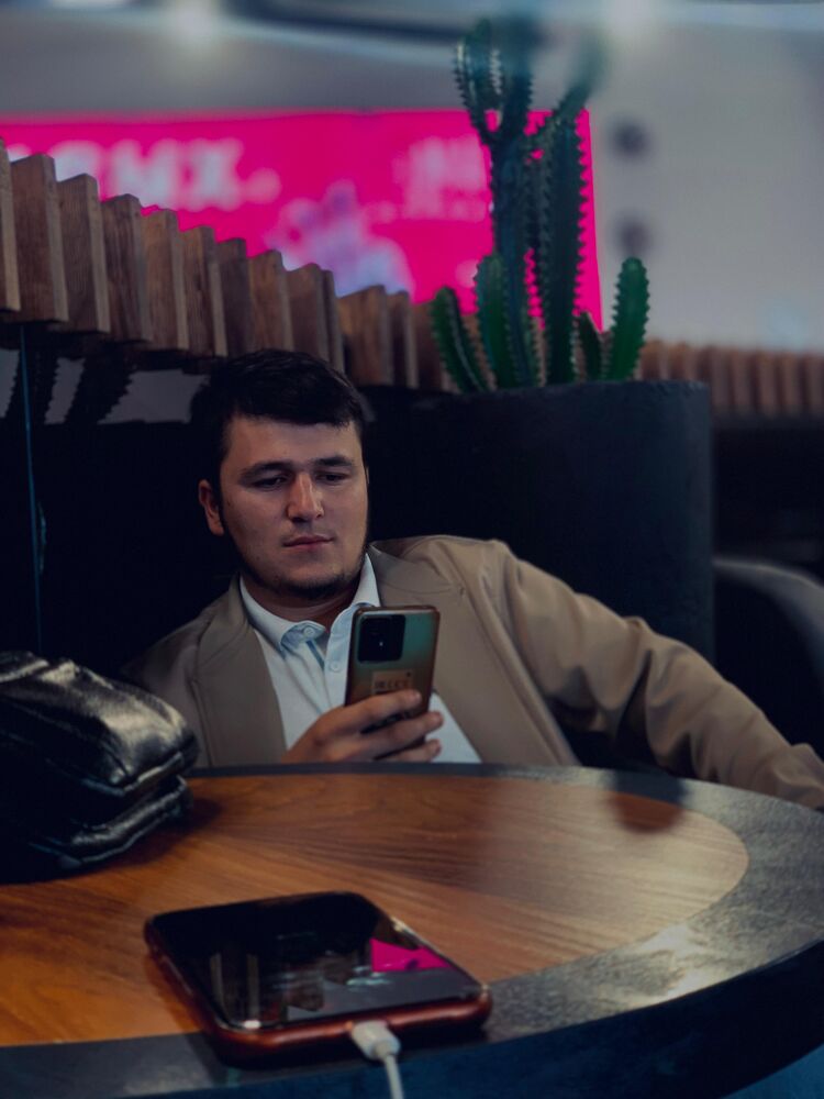  52519795  Sadi, 22 ,    