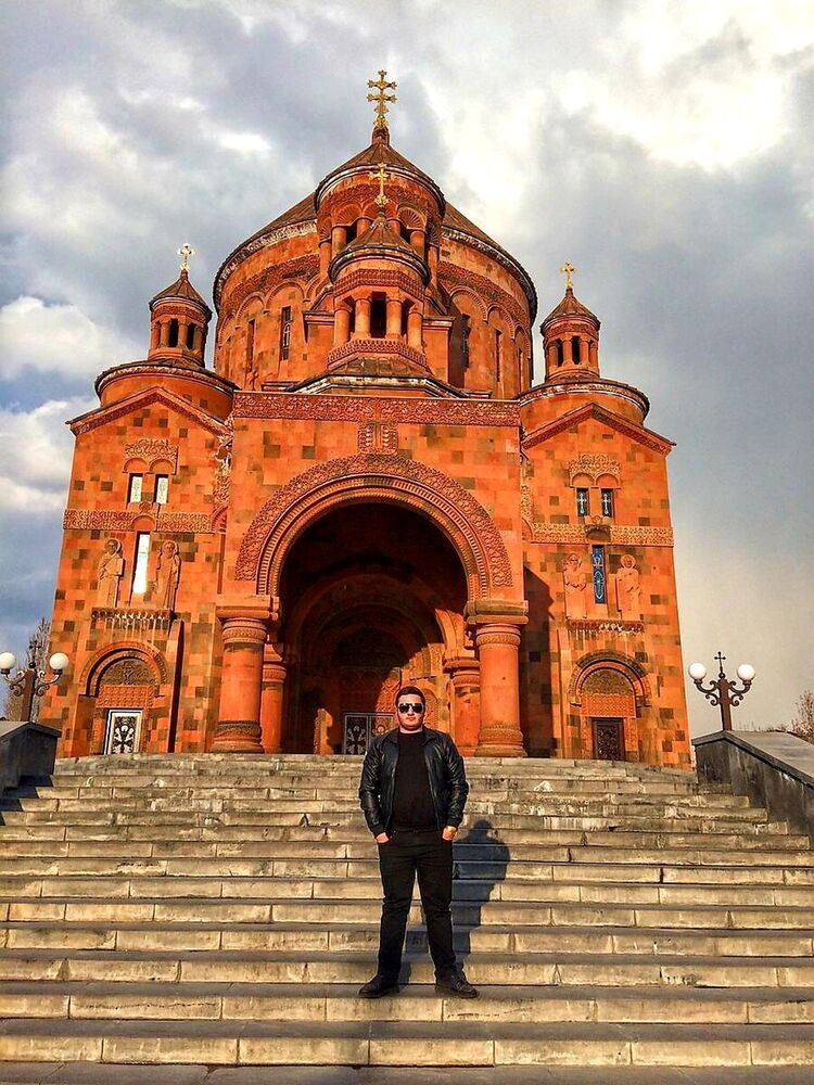  20533255  Levon, 25 ,    