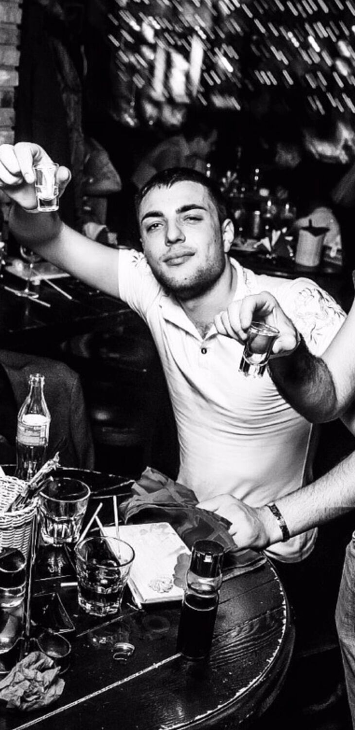  48874865  Armen, 29 ,    