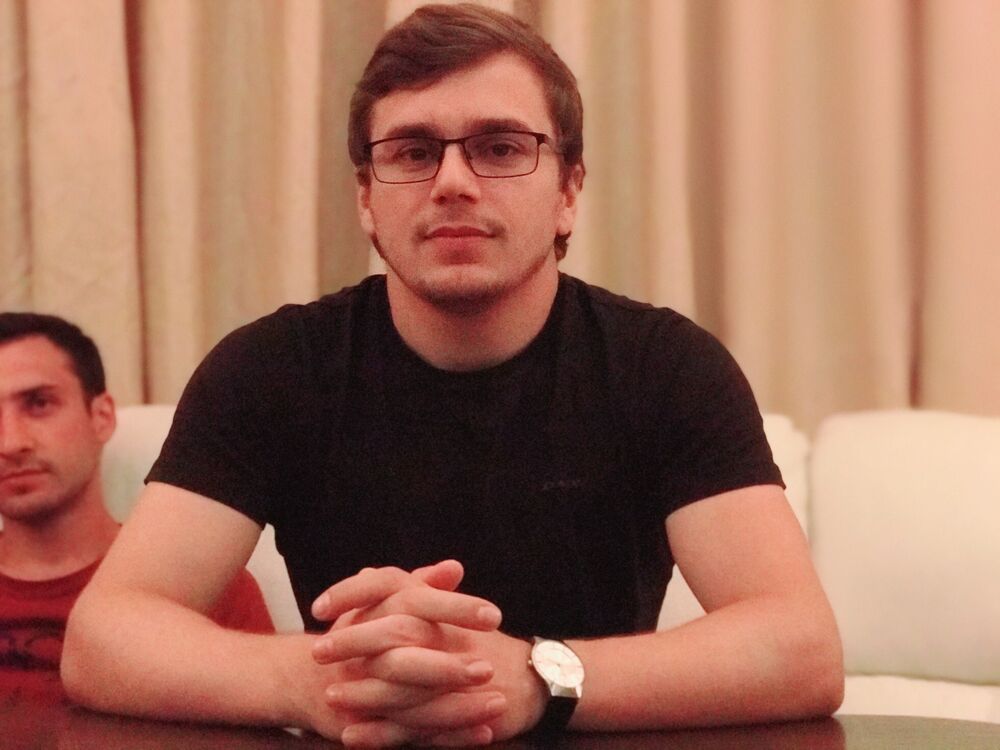  27638255  Ilyas, 33 ,    