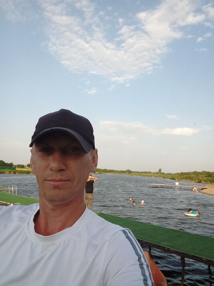  31332445  Vitaly, 42 ,    --